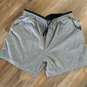 Chubbies Movementum lounge shorts. Gray large